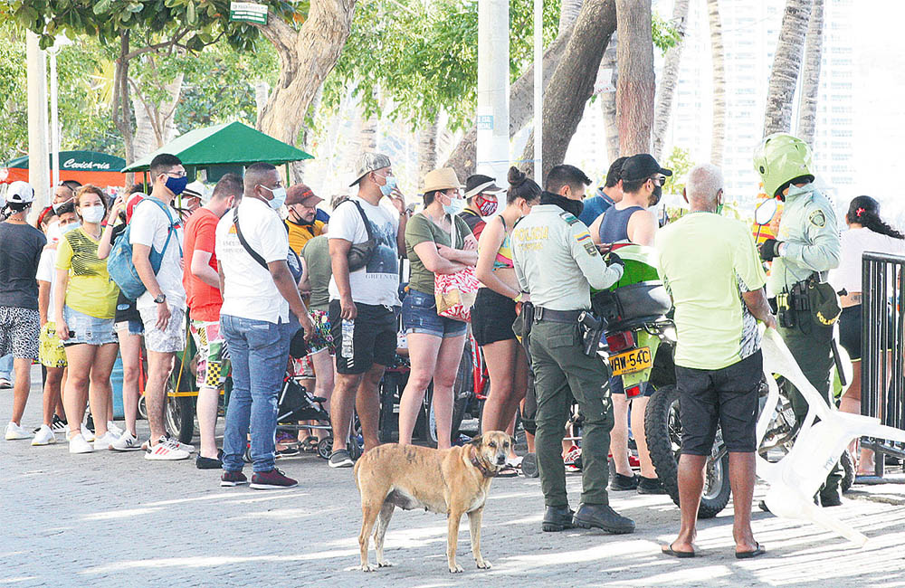 'Avivatos' cobran $10 mil por dejar entrar a las playas en Santa Marta