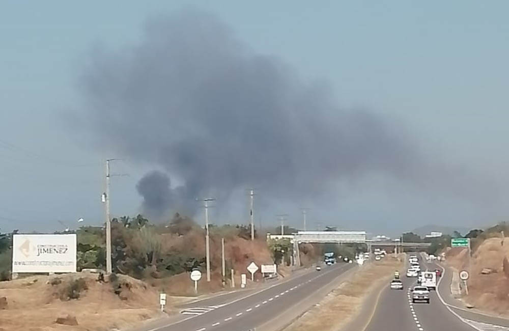 Incendio cerca al Aeropuerto de Santa Marta generó pánico en la comunidad