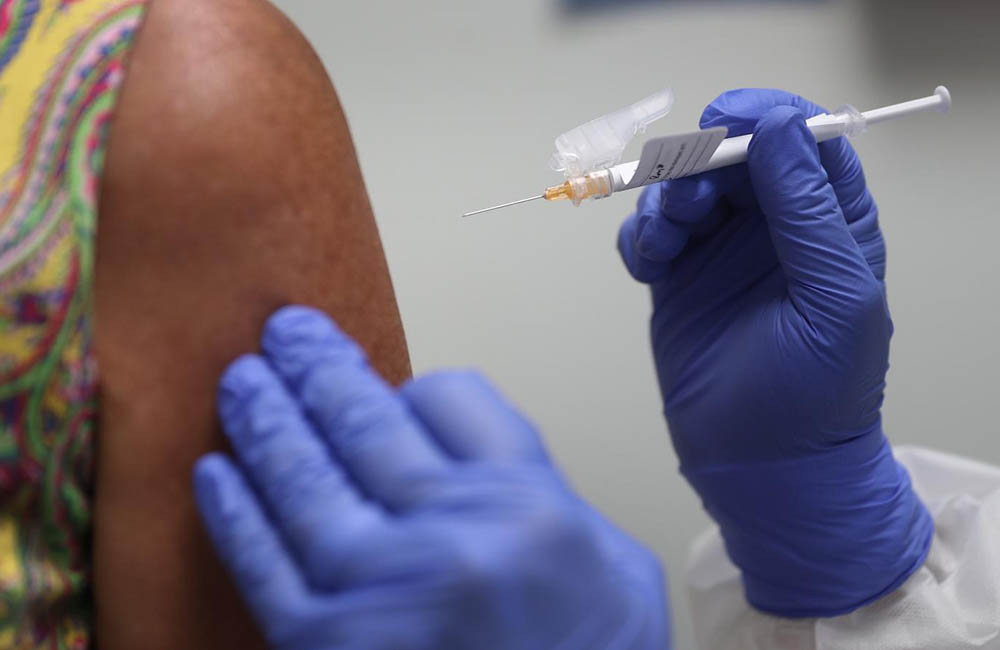 Vacunación comenzaría en segunda semana de febrero