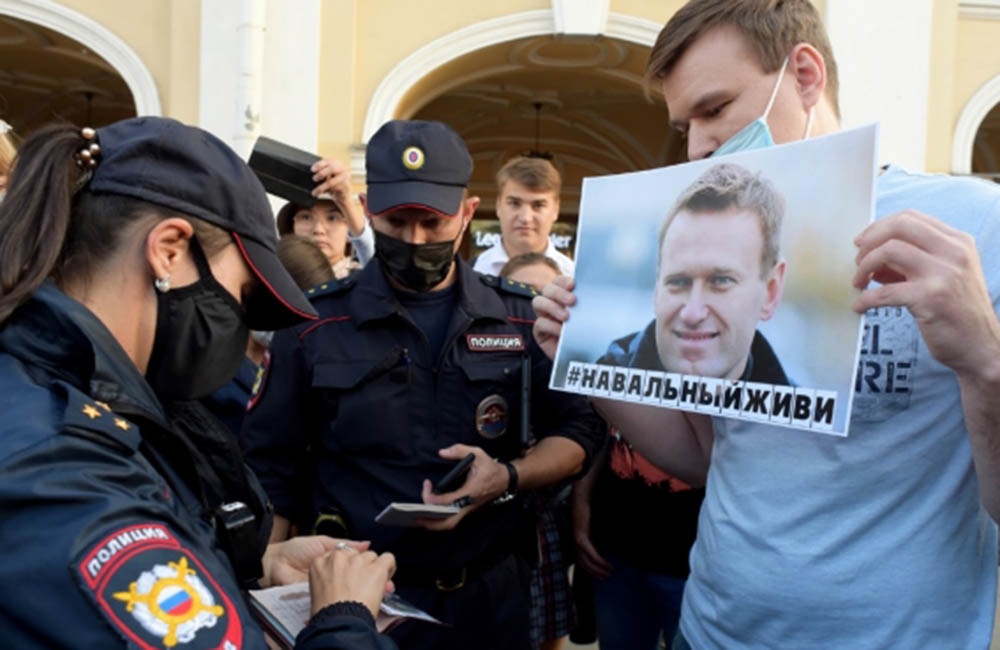 Autoridades rusas reprimen manifestaciones de activistas a favor de Navalni