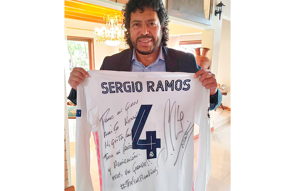 Sergio Ramos le envió regalo a René Higuita