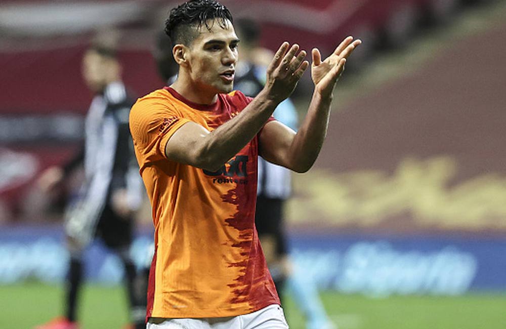 Falcao espera oferta para salir de Galatasaray