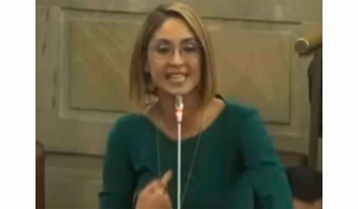 #ENVIDEO: Jennifer Arias exaltada se defiende tras ser señalada de plagio por la Universidad Externado