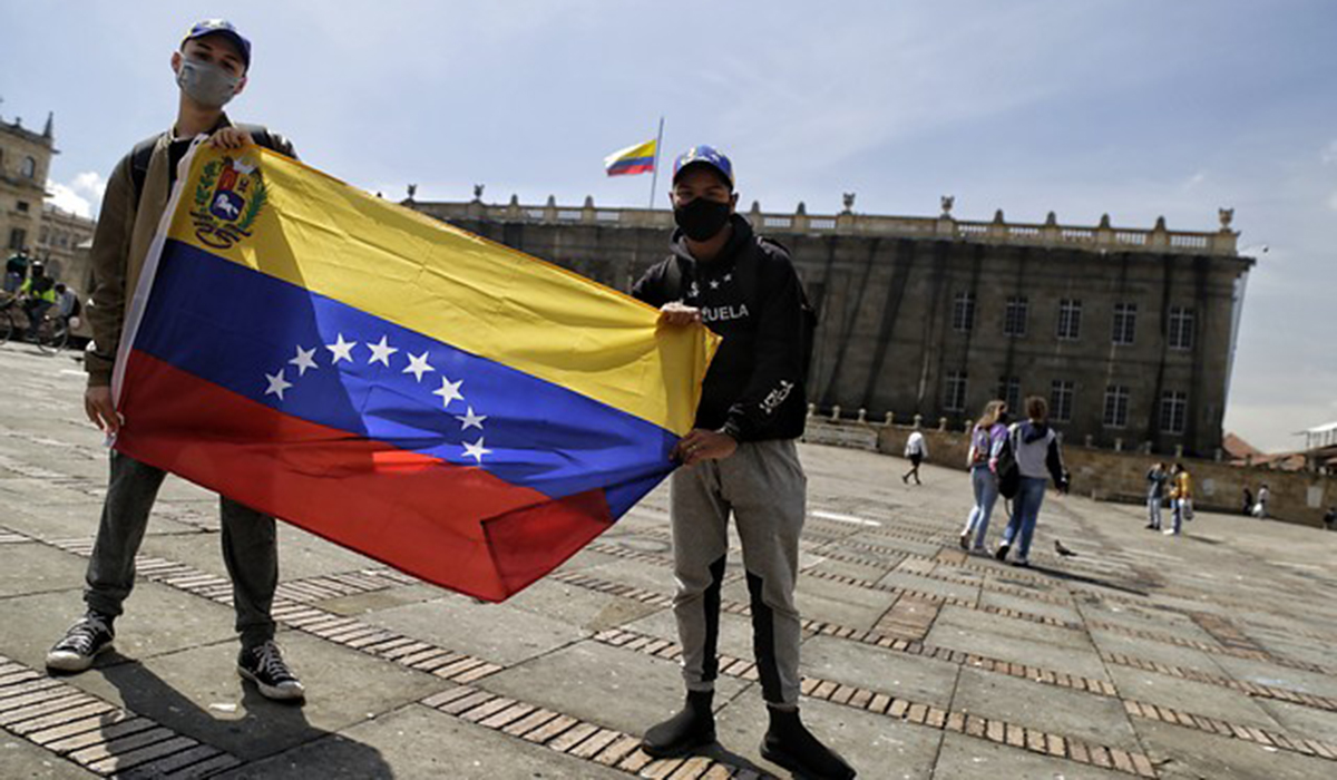 Venezolanos podrán convalidar títulos de educación superior en Colombia
