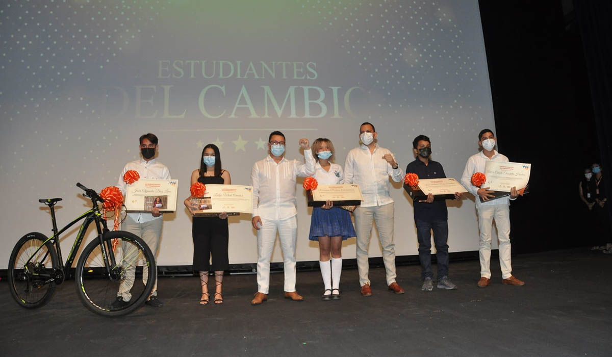 Docentes y estudiantes fueron premiados por la Excelencia Educativa