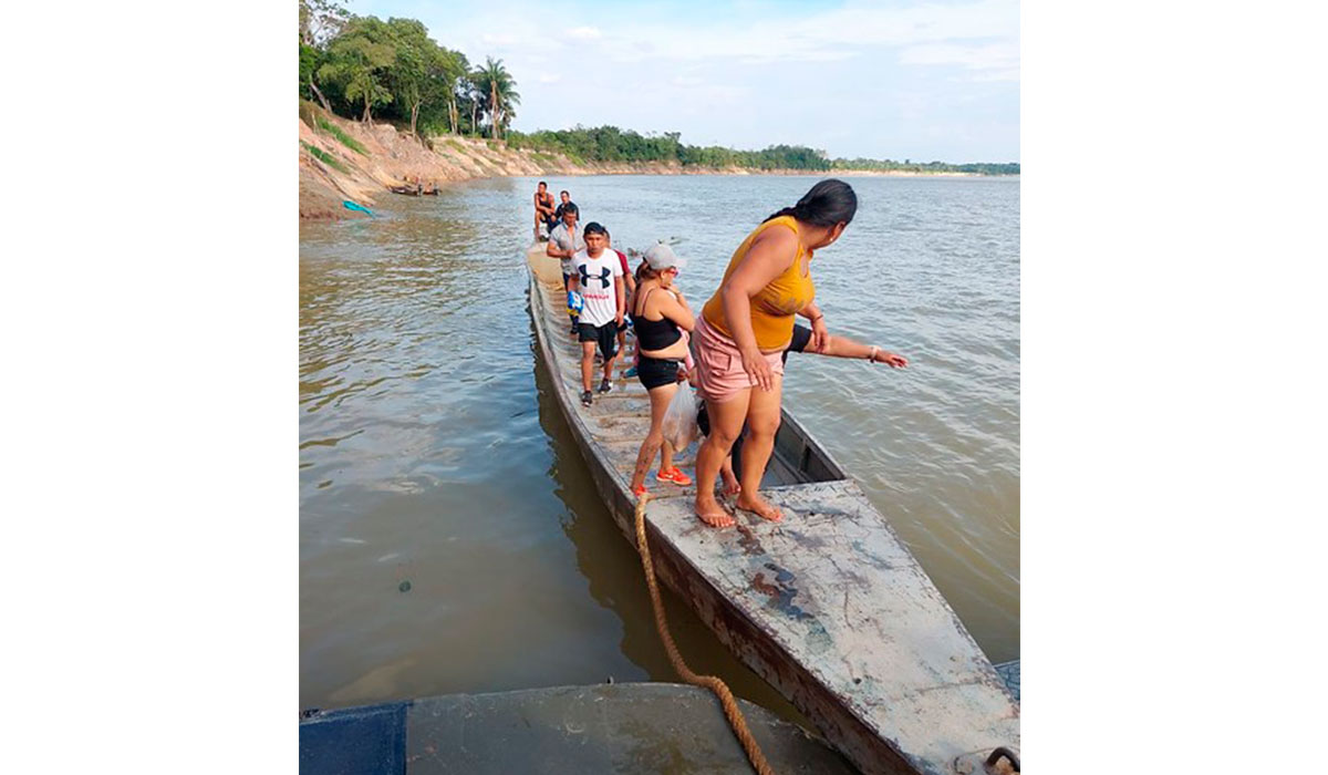 Rescatan 13 personas que naufragaron en el río Guaviare