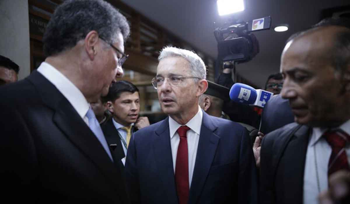 Defensa de Uribe pide a la corte revivir debate sobre su imputación