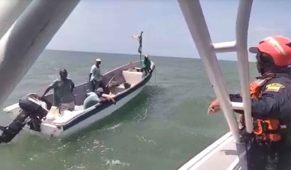 Pescadores fueron rescatados tras 8 horas a la deriva