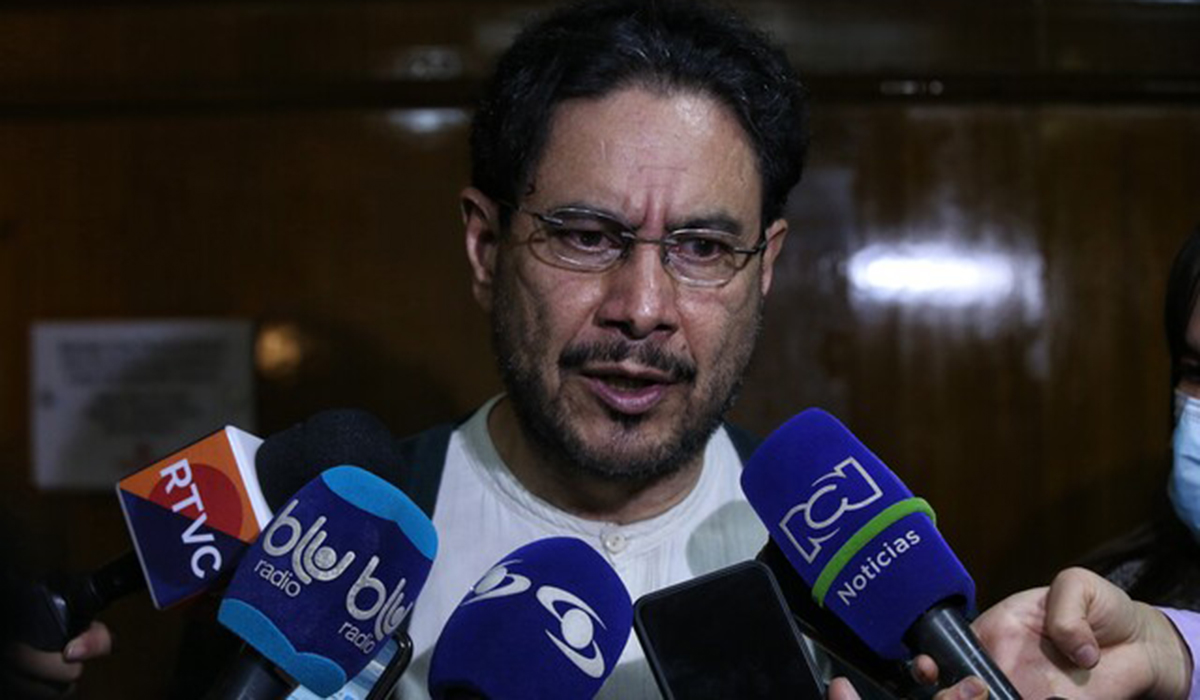 Iván Cepeda pide investigar al presidente por participación en política