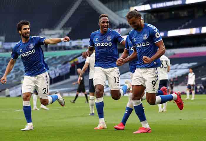 Yerry Mina se destaca en triunfo de Everton 