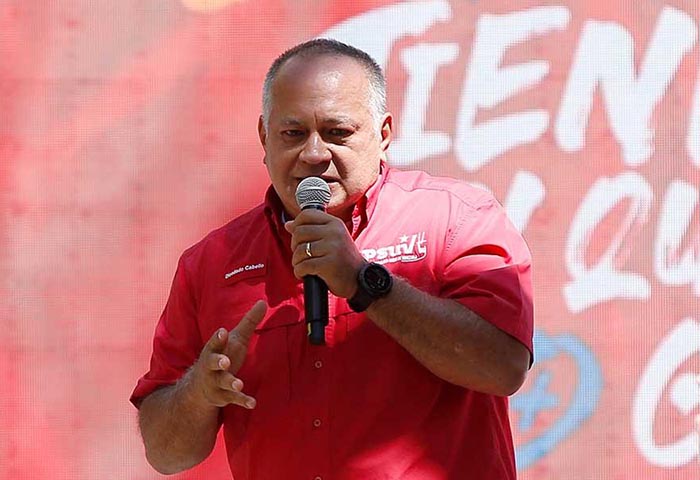 “Juanes es sobrino de Uribe, por eso tiene el alma negra”: Diosdado Cabello