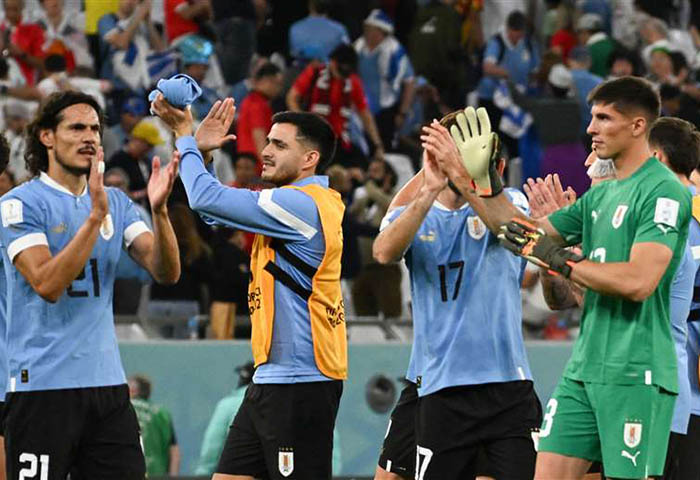 Uruguay se juega su futuro ante Ghana