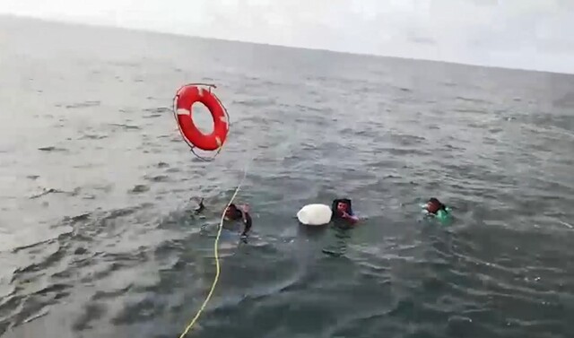 Al menos 60 muertos al naufragar un barco con migrantes en Italia