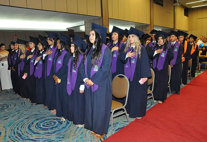 La UCC graduó a 172 profesionales y 74 especialistas 
