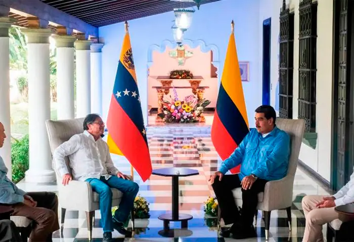 Petro ya está en Caracas, Venezuela, para cumbre con Maduro