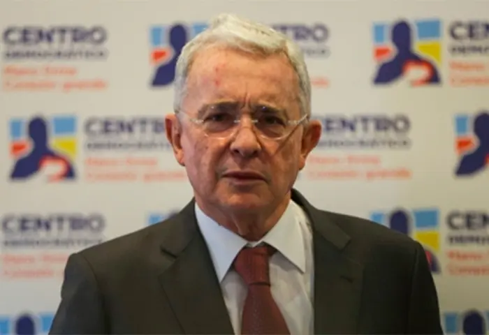 Álvaro Uribe y su consulta popular por "defensa de la democracia y mejoramiento de salarios"