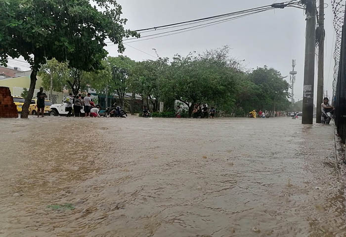 ENVIDEO I Llovió a ´cántaros´ en Santa Marta