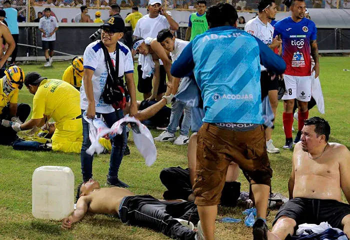 ENVIDEO I Tragedia en El Salvador: 12 muertos dejó estampida en un partido de fútbol