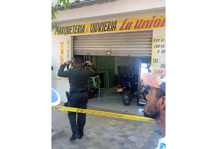 Hallaron dos cuerpos sin vida dentro de un local en Pijiño del Carmen