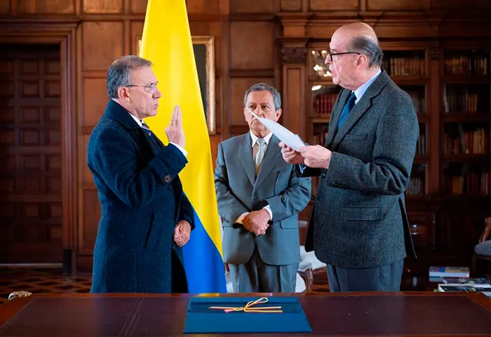 Roy Barreras se posesiona como embajador de Colombia en Reino Unido