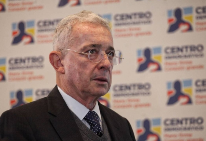 Uribe responde a Petro luego de reunión por reforma a la salud: “No necesita cambiar la ley”