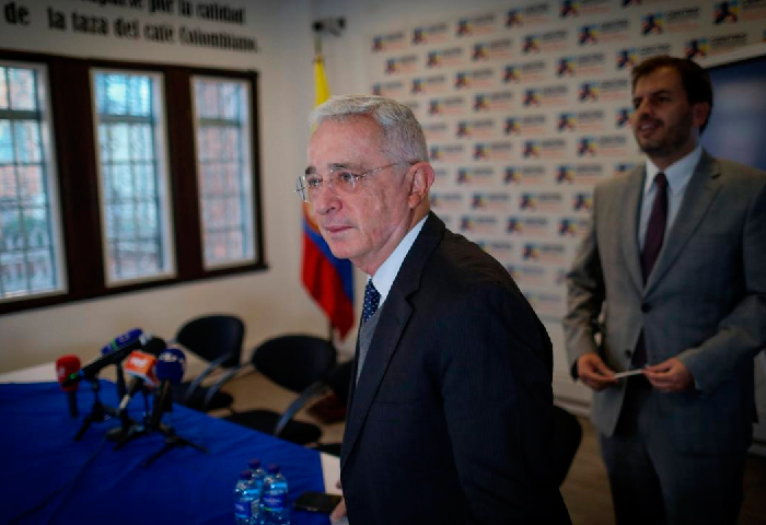 Álvaro Uribe empezó su versión libre en la Fiscalía por la masacre de El Aro