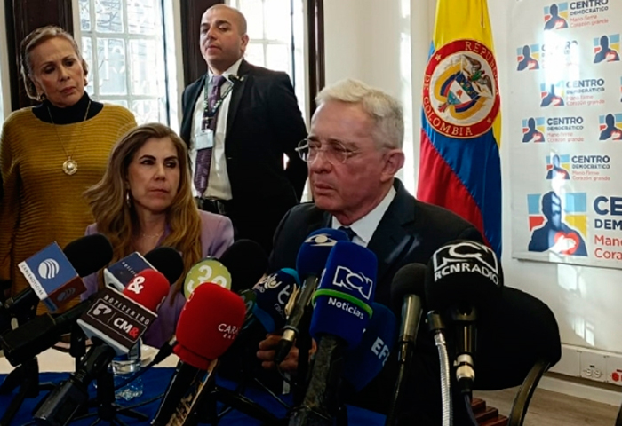 "Parece un abogado de Wikipedia": la crítica de Uribe a Miguel Ángel del Río