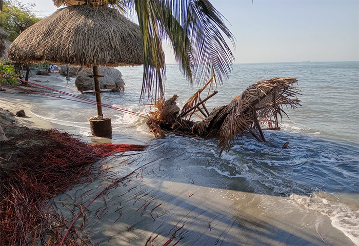 Mar de leva tumbó 12 kioscos en Cabo Tortuga