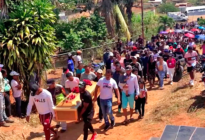 Ejército de Venezuela evacua a más de 300 personas de mina ilegal de oro tras derrumbe que dejó al menos 16 muertos