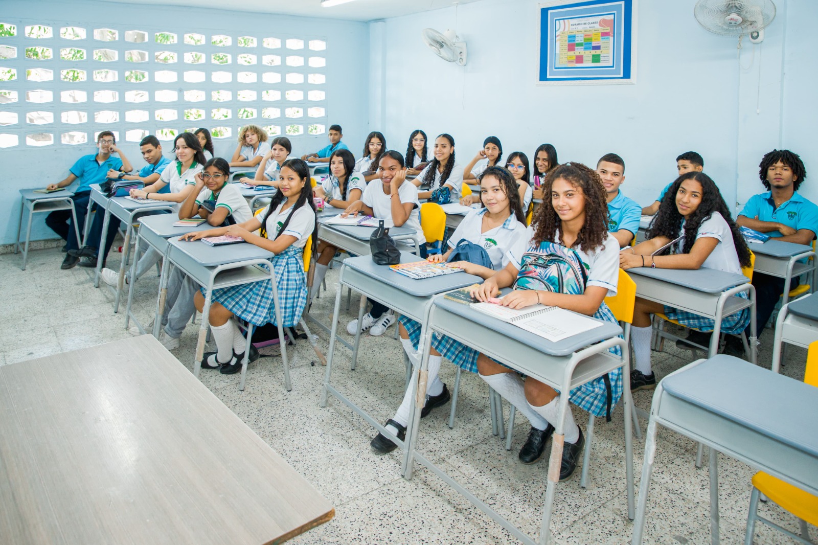 Gobernación entregó cuatro mil unidades de mobiliario escolar
