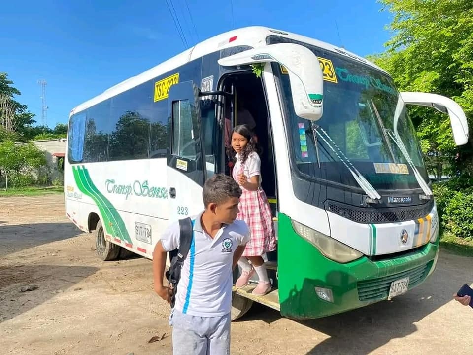 Transporte escolar llega a las veredas de Fundación