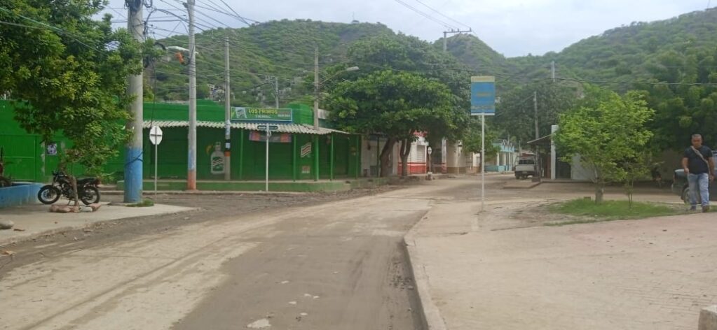 Cierran comercio al oriente de Santa Marta por paro en la Troncal del Caribe